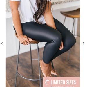 Zyia Metallic Black light n tight